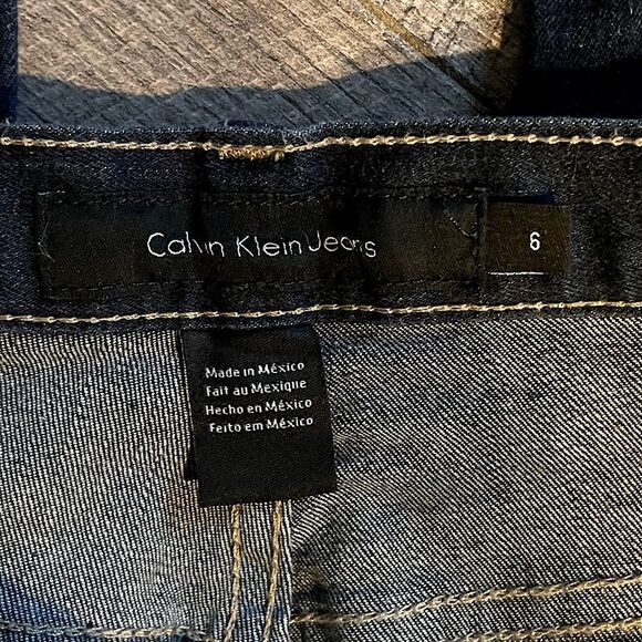 New! CalvinĀ Klein Dark Wash, Flare,āMid-arise Jeans Jeans. Sizeā6. - Picture 3 of 5